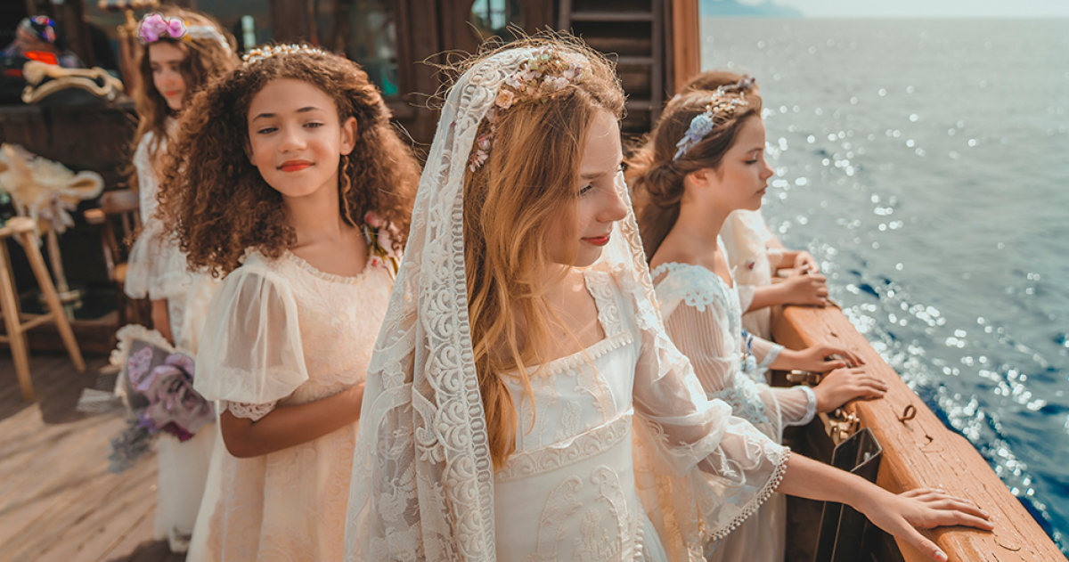 La revolución del vestido de comunión: novias en miniatura, tendencias de  Instagram, confección en España y trajes a 500 euros